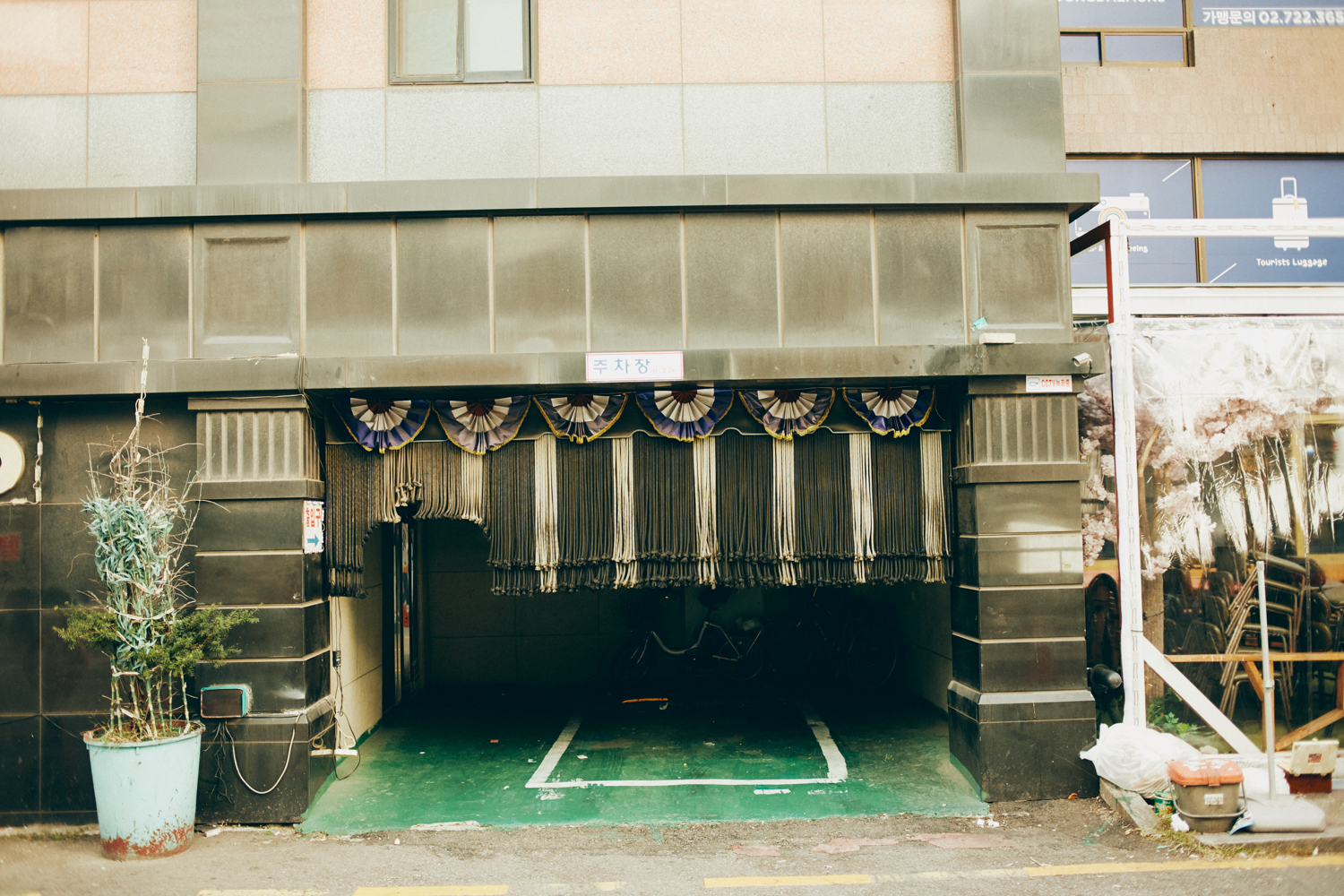 Cem Guenes - KOREA - Archive