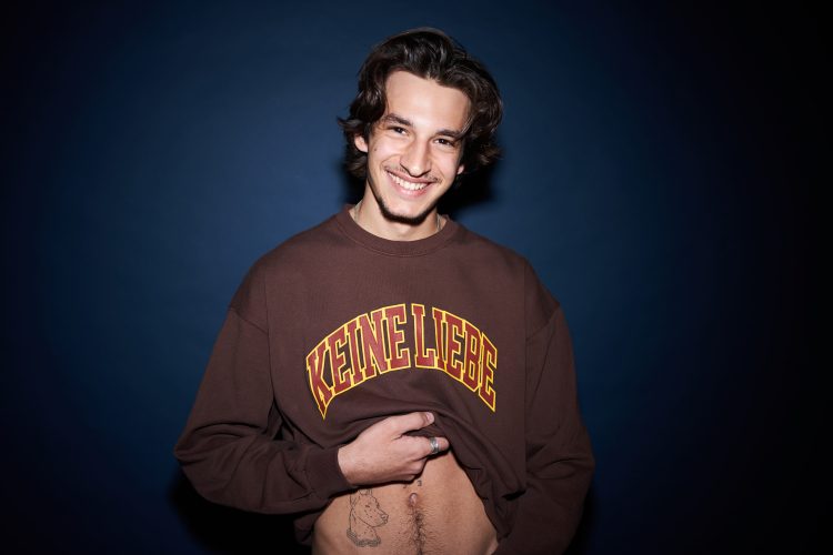 Cem Guenes - KEINE LIEBE - Archive, Friends and Other Strangers, Hall of Fame, NEWS, Portrait Mode