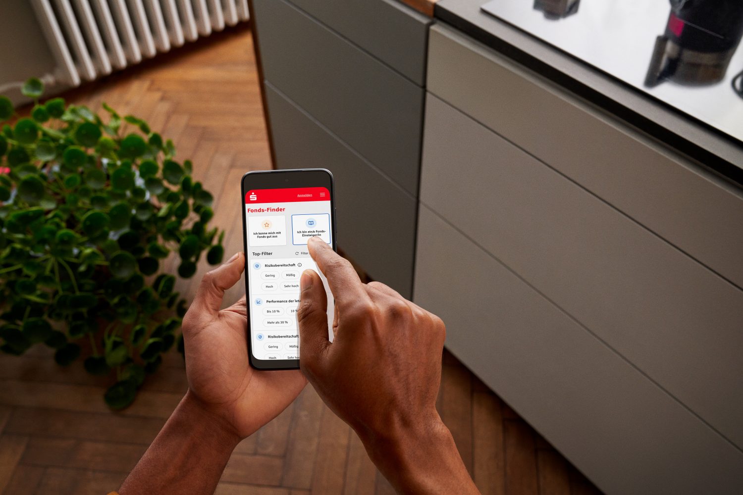 Cem Guenes - SPARKASSE | FONDS FINDER - Archive, Hall of Fame, Motion Picture, NEWS