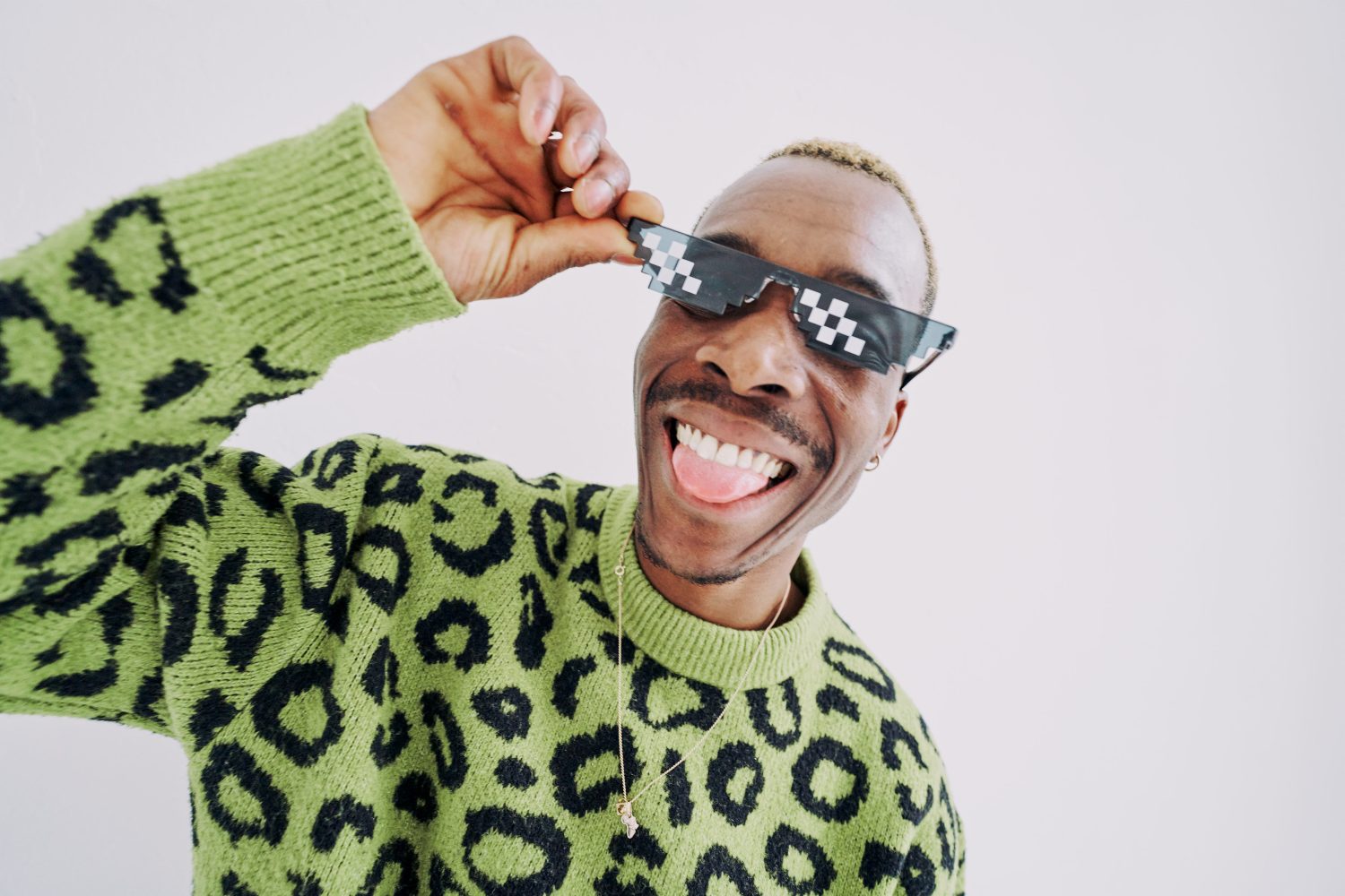 Cem Guenes - AKIO - Archive, Friends and Other Strangers, NEWS, Portrait Mode